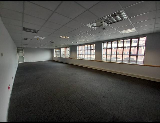 111M² OFFICE TO LET IN BRYANSTON